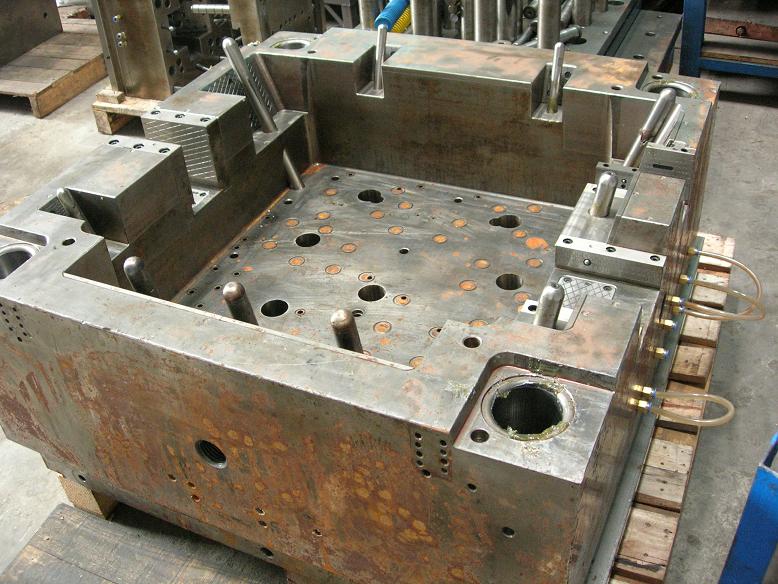 Plastic Injection Mould 2004-15