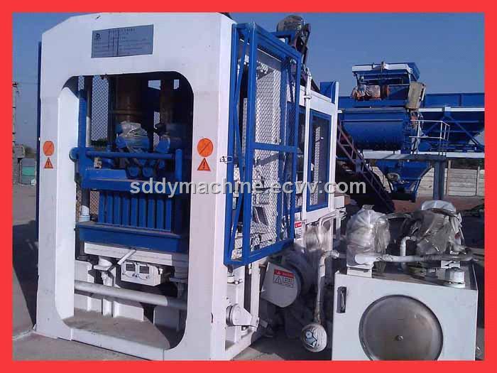Automatic Concrete Block Machine (QT4-15C)
