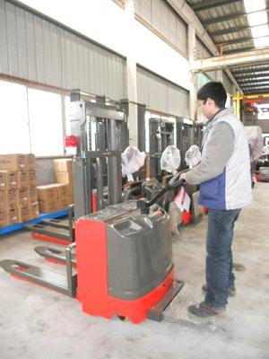 China Cheap Electric Pallet Stacker Series TB 