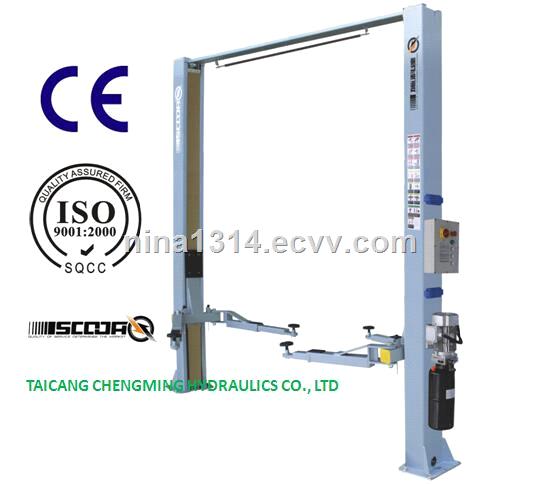 China Hydraulic Manual Lock Release Two Post Clear Floor Car Lift with Ce ISO China Hydraulic Manual Lock Release Two Post Clear Floor Car Lift with Ce ISO