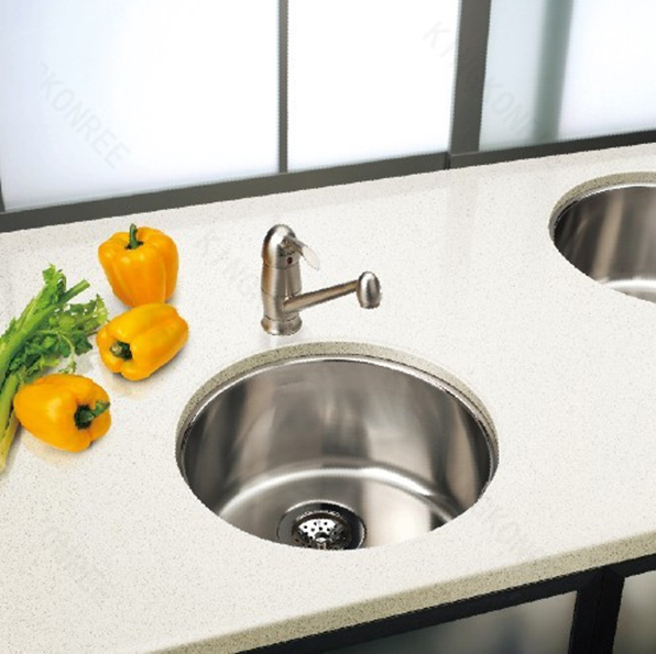 White qurartz kitchen countertop White qurartz kitchen countertop