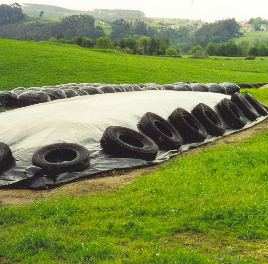 High strength BlackWhite Silage CoveringSilage Sheeting