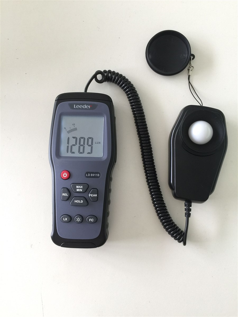 Digital Light Meter with Large LCD LD 8902