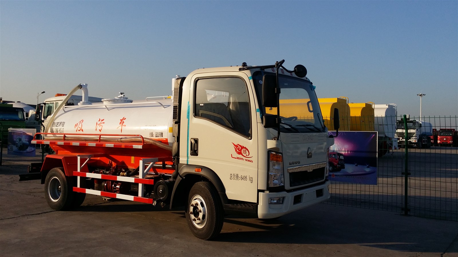 SINOTRUK15 Litre sewage vacuum truck and sewage suction truck