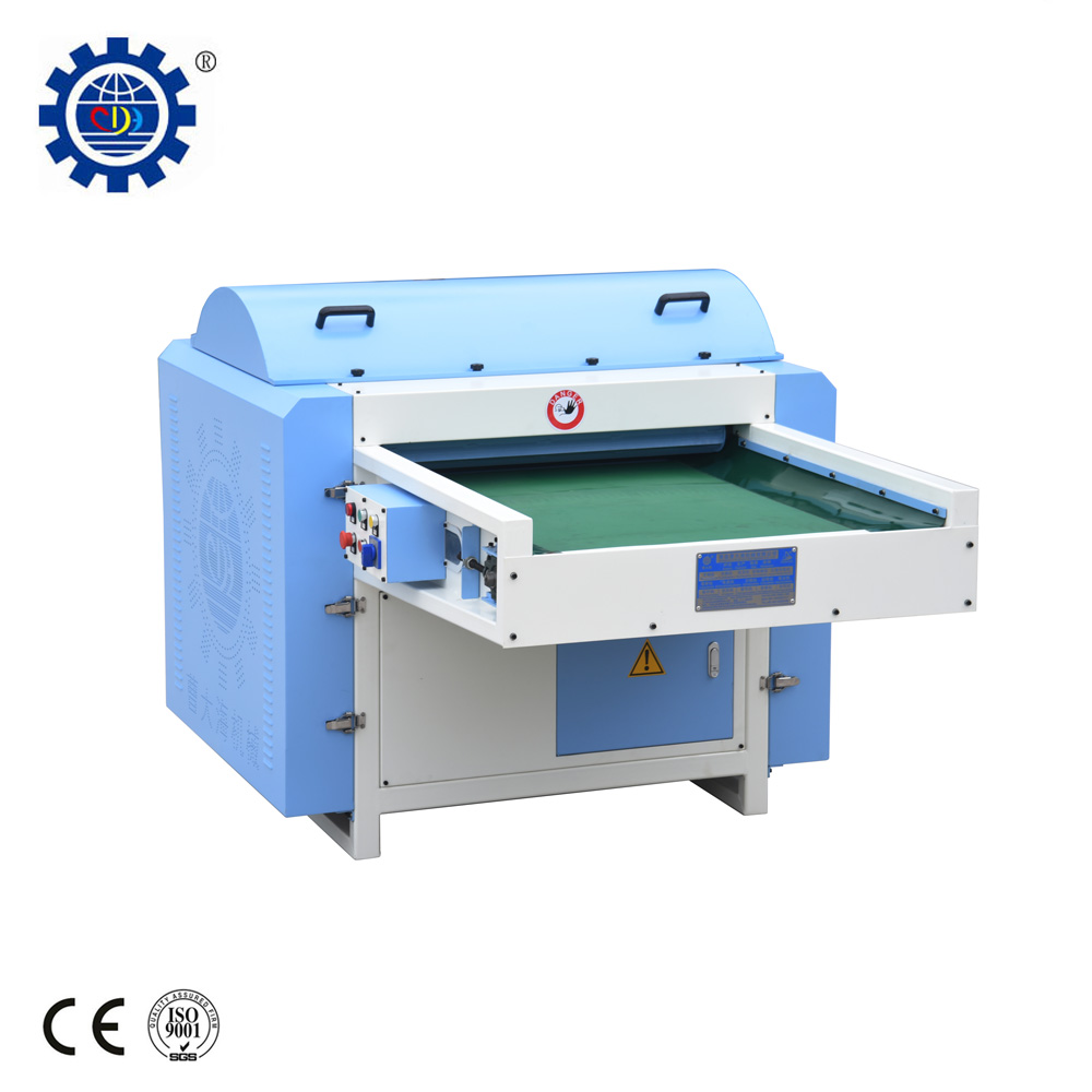 Polyester fiber opening machine