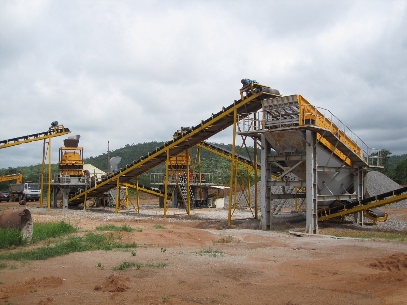 vibrating screen for stone crushing plant application