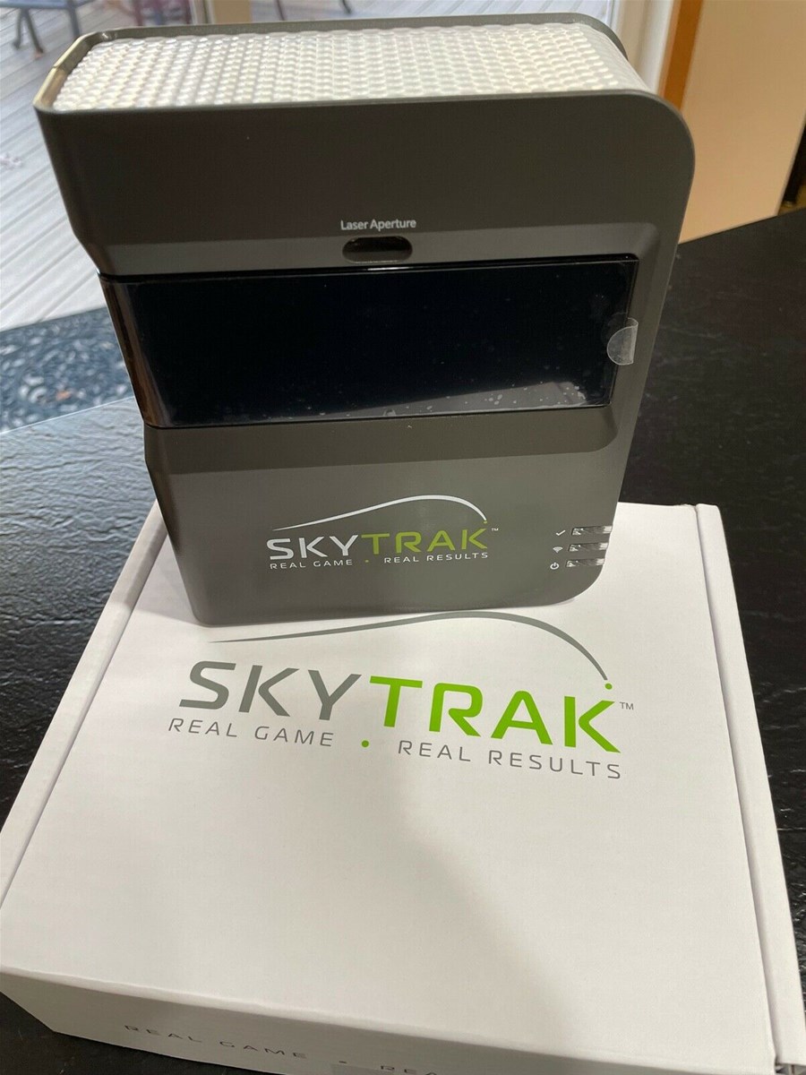 SkyTrak Launch MonitorGolf Simulator with Case HDMI Wireless Receiver