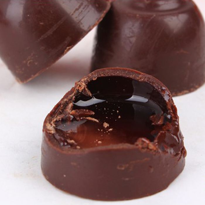 Chocolate in the heart Choose from white orchid rum or white wine chocolate Various types of chocolate can be customi