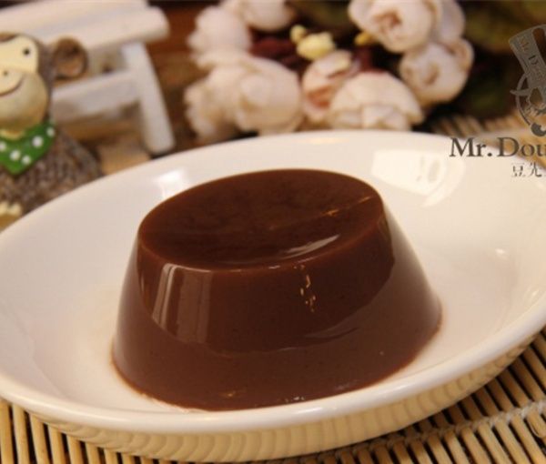 Chocolate pudding is a delicacy made from milk and chocolate The tender and delicious bullet is suitable for all ages
