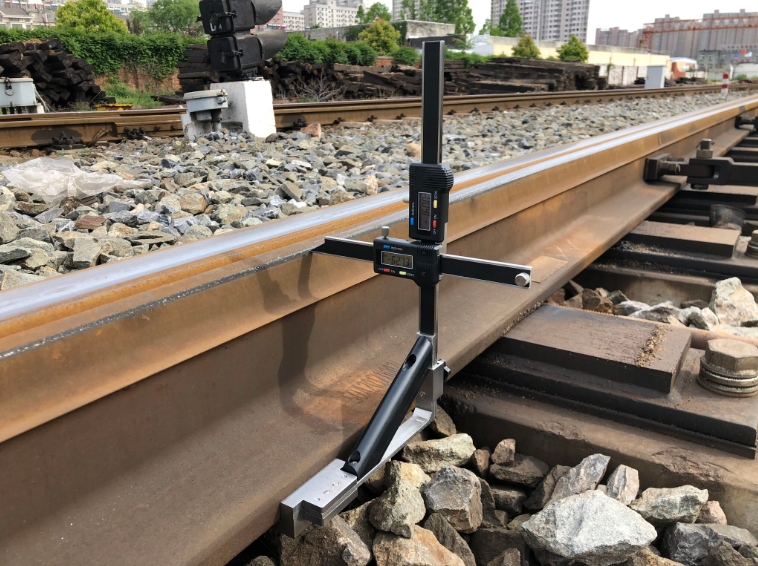 Digital Switch Rail Lateral Wear Gauge