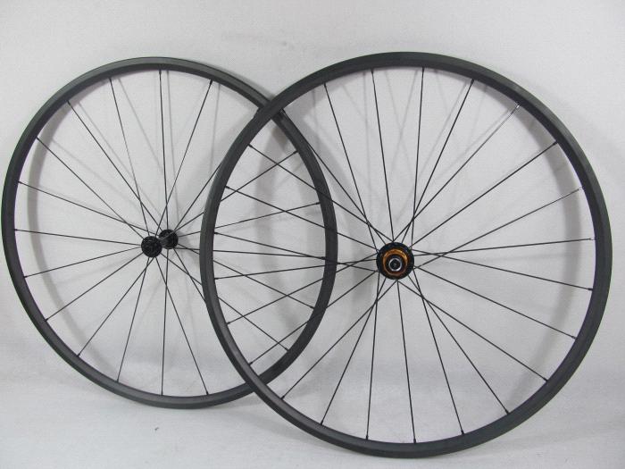 carbon wheels on aluminum frame