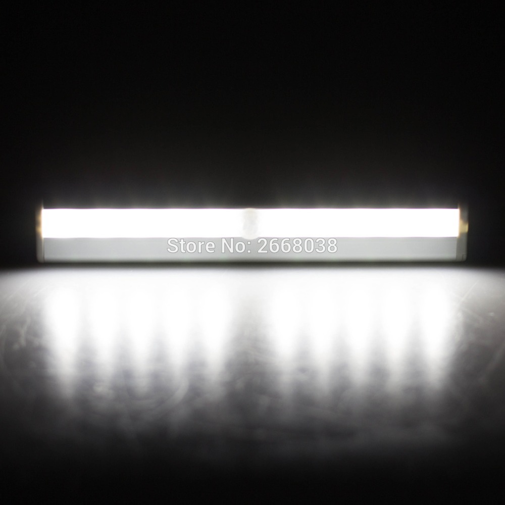 Wireless-Motion-Sensor-Light-Stick-On-Portable-Battery-Powered-10-LED-Closet-Cabinet-LED-Night-Light (5)