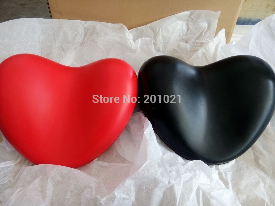 Black or Red pillow.JPG