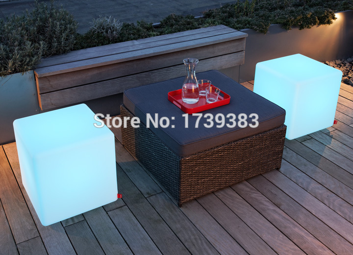 CubesOutdoorLED_Table_72dpi