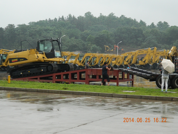 15 ton crawler excavator with cummins engine