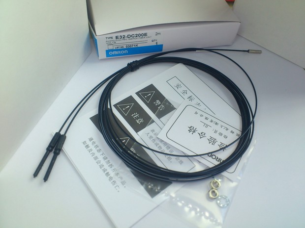 1PC OMRON E32-DC200 Photoelectric Switch Fiber Unit E32DC200 Sensors Cbale New