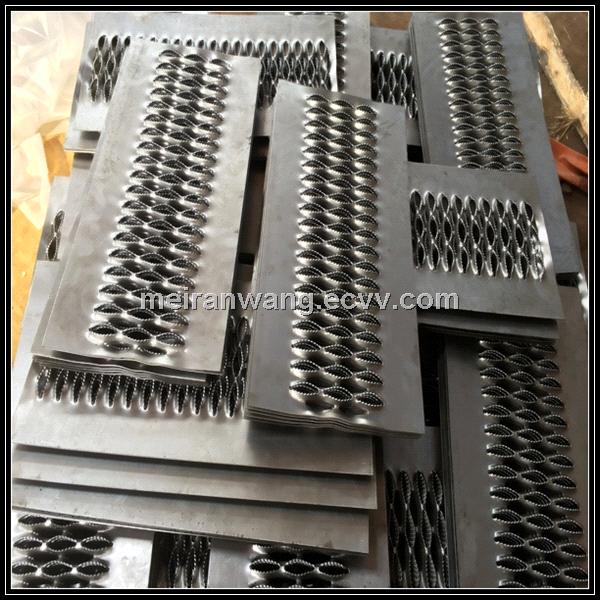 Non Slip Solid Tread Plates Perforated Stair Treads Plates From