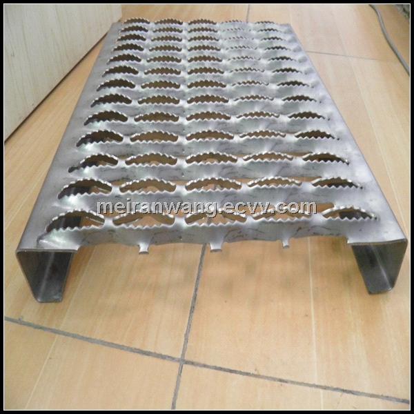 Galvanized Non-slip perforated plates/anti skid perforated floor from ...