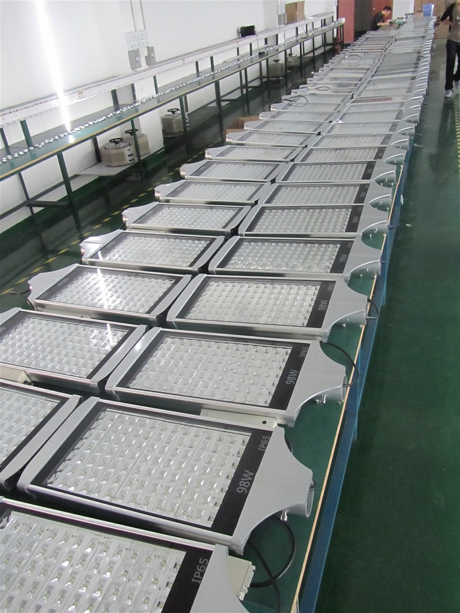 LED street lights 42w 56w 70w 84w 100w 112w 126w 140w 154w 168w 182w 200w led street light