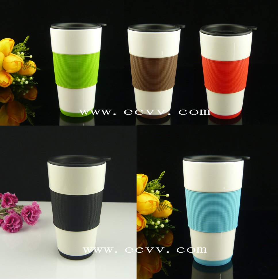 Single wall porcelain cup with silicone sleeve and plastic lid