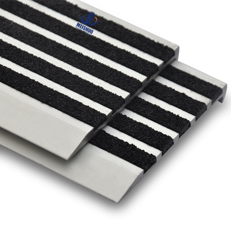 Renovation abrasive stair tread with carborundum insert china supplier from China Manufacturer