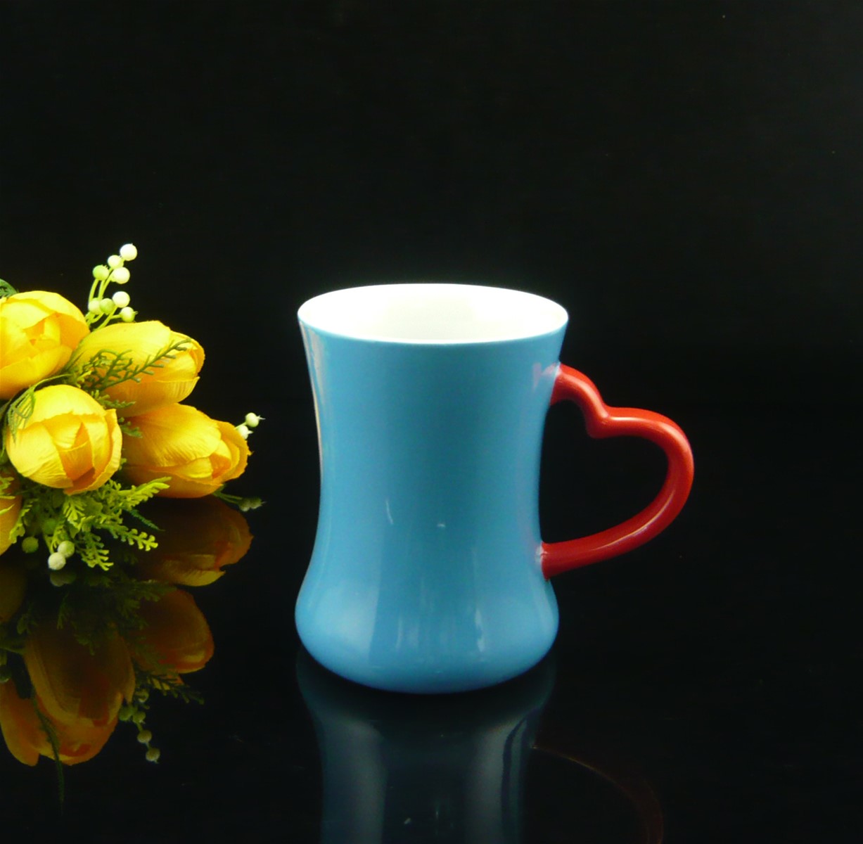 Ceramic color glazed heart shape handle stoneware mug