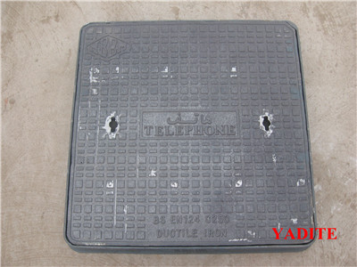 ductile iron manhole cover en124 double triange for Oman