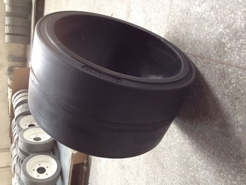 16x5x105solidtireandwheelforJLGE18MJboomlift