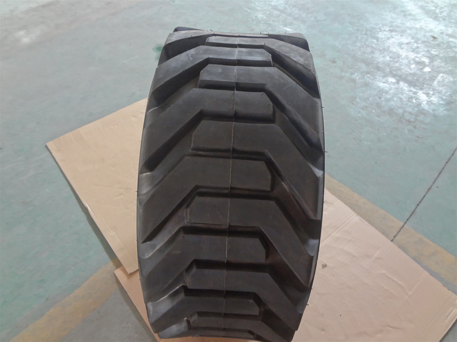 35555d625BoomLiftsTyrePUSolidTire