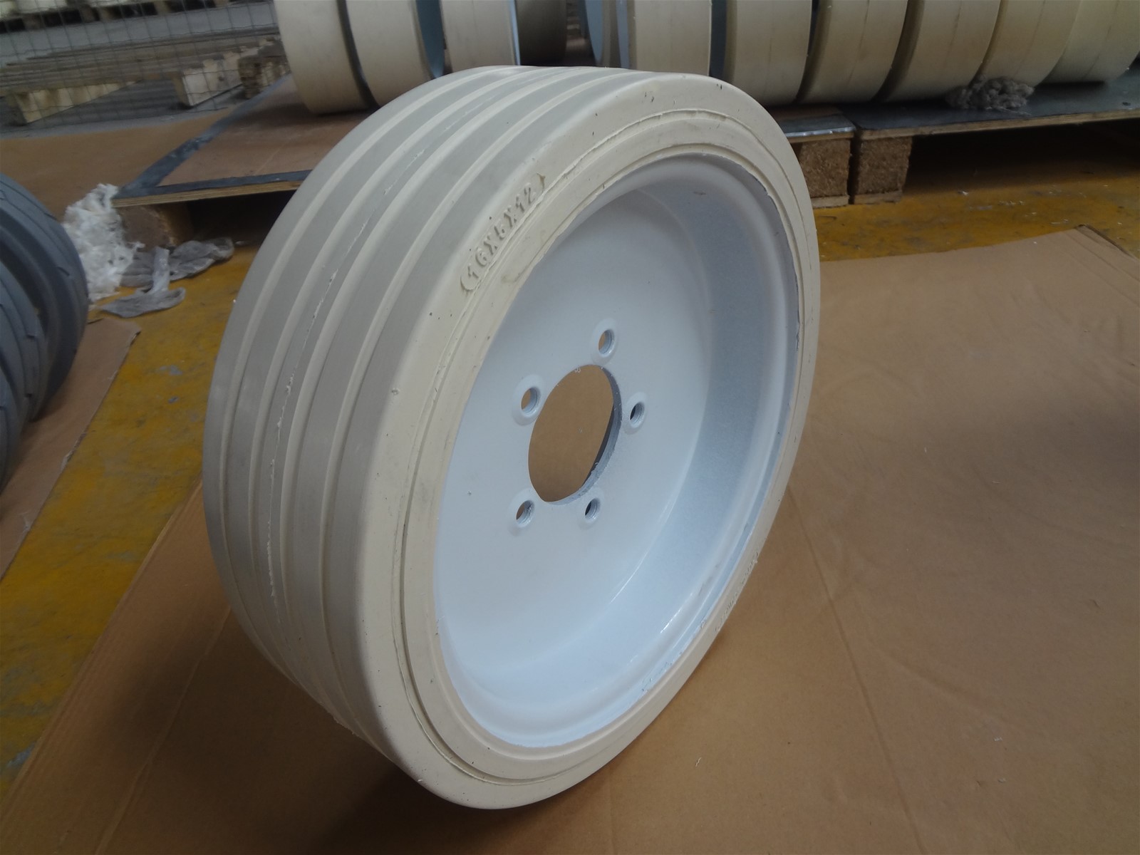 Solidtirerimsize16x5x12SkyjackSJ3220SkyjackSJ3226SJ4626SJ4632skyjack