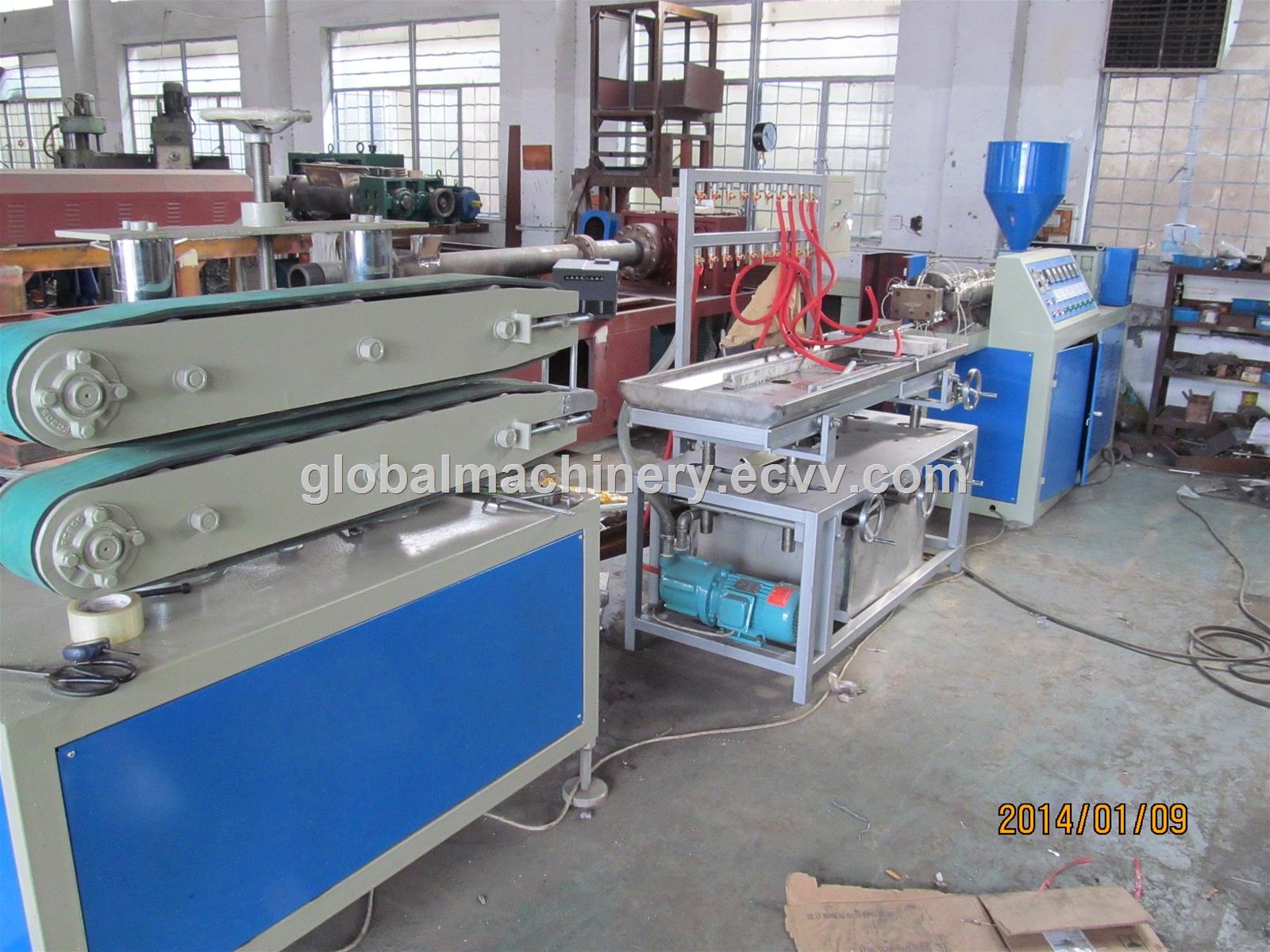 PC lampshade profile extrusion machine