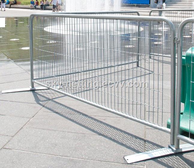 Portable galvanized traffic crowd control barrier for event