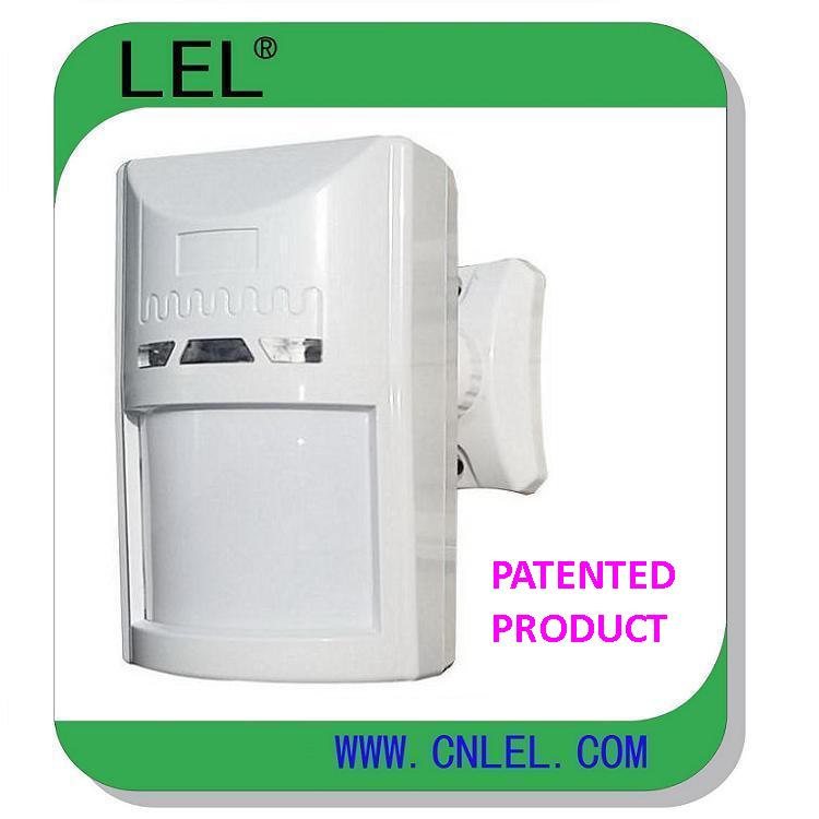 Cost effective wired PIR motion detector for intrusion alarm
