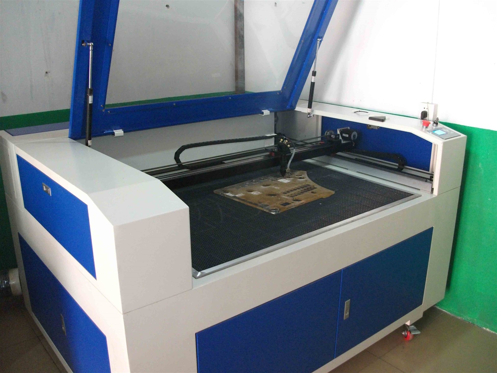 1290 CNC CO2 Laser cutting Machine with Sealed CO2 laser tube