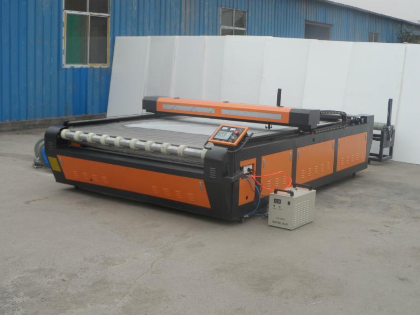 Jinan auto feeding laser cutting machine 2030