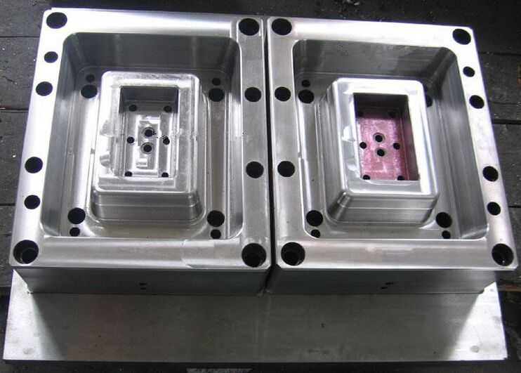 Thinwall injection mould