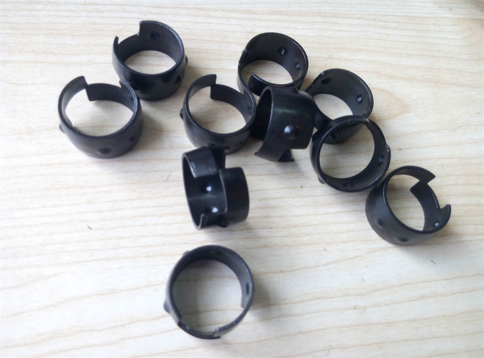 Clamping sleeve for tungsten carbide bullet teeth