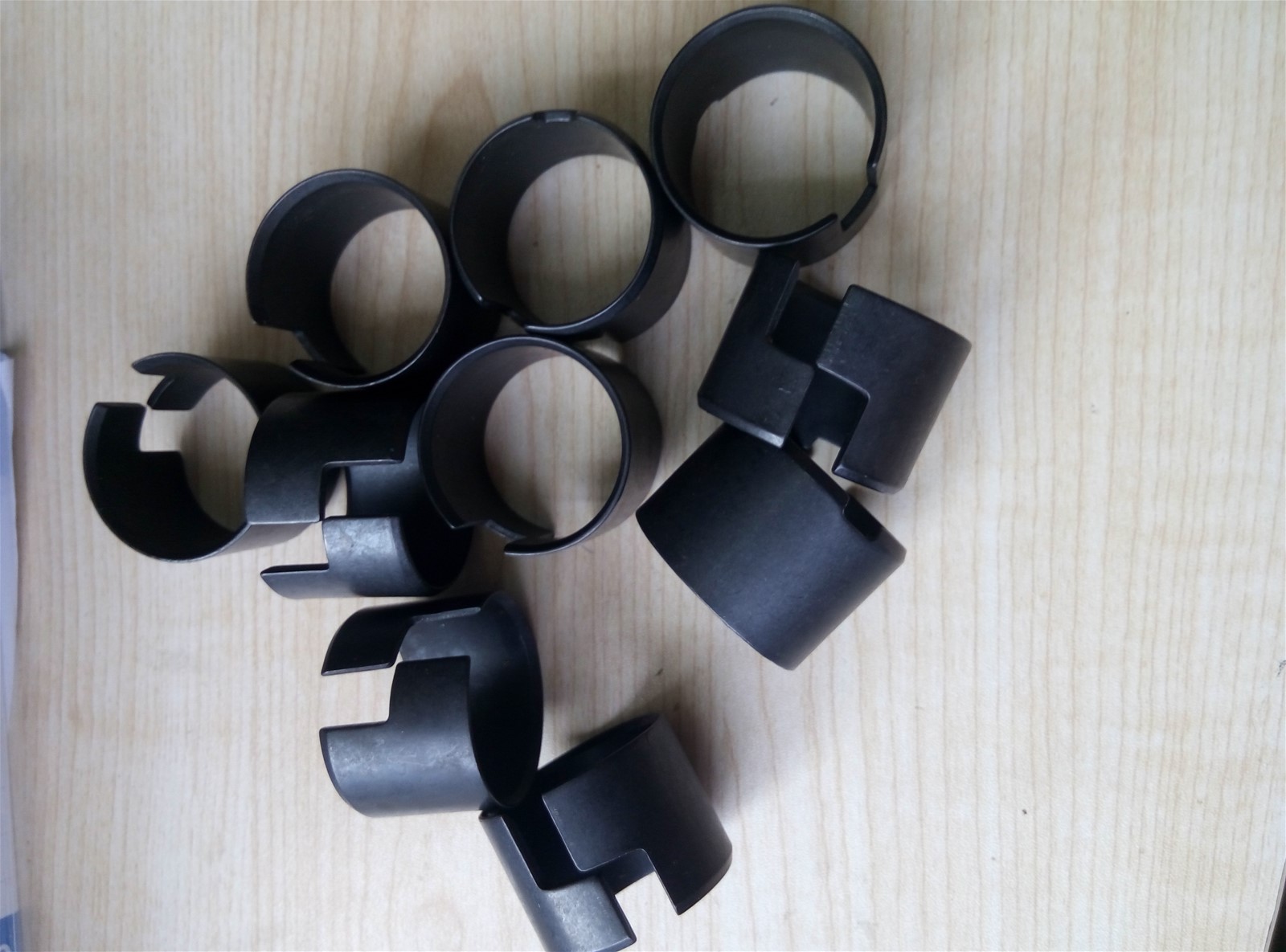Clamping sleeve for tungsten carbide bullet teeth