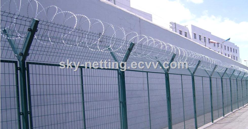BTO22 hotdipped galvanized razor barbed wire fence