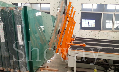 Glass loading machine with remote control for glass cutting