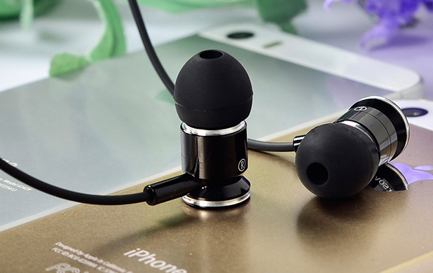 Metal earphone