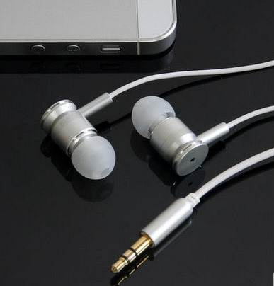 Metal earphone