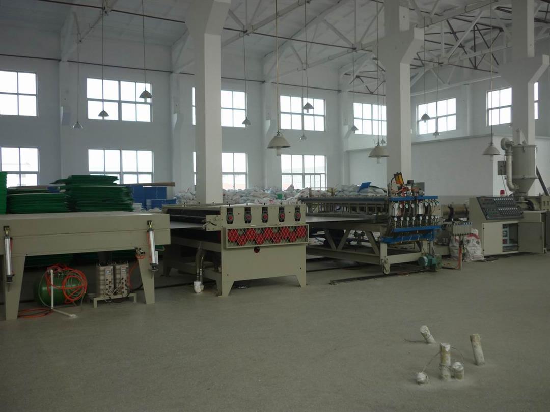 Coroplast sheet extrusion machine