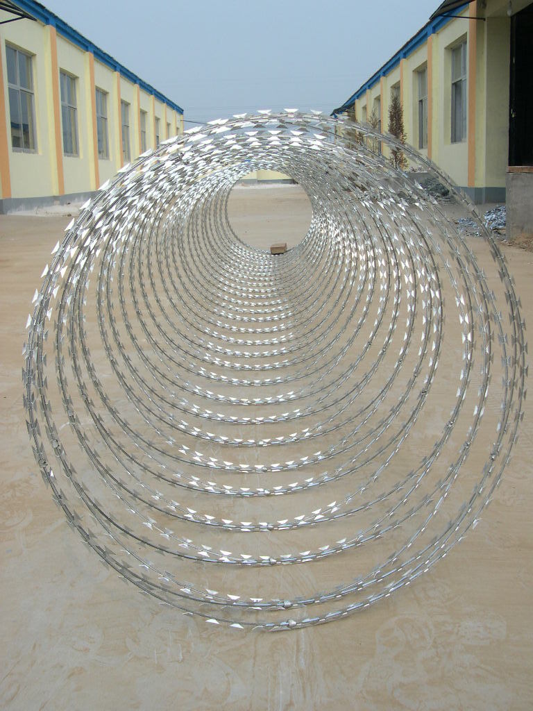 CROSSED TYPE OR SINGLE TYPE concertina razor wire mesh