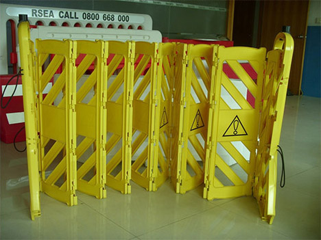 Flexible PVC safety isolation barrier