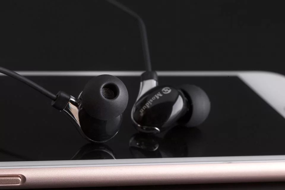 2016 fashionable round cable for Smart MP4 Cell Phone INEAR EARPHONE