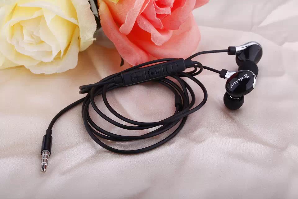 Wholesale free shipping headphone earphone in white black