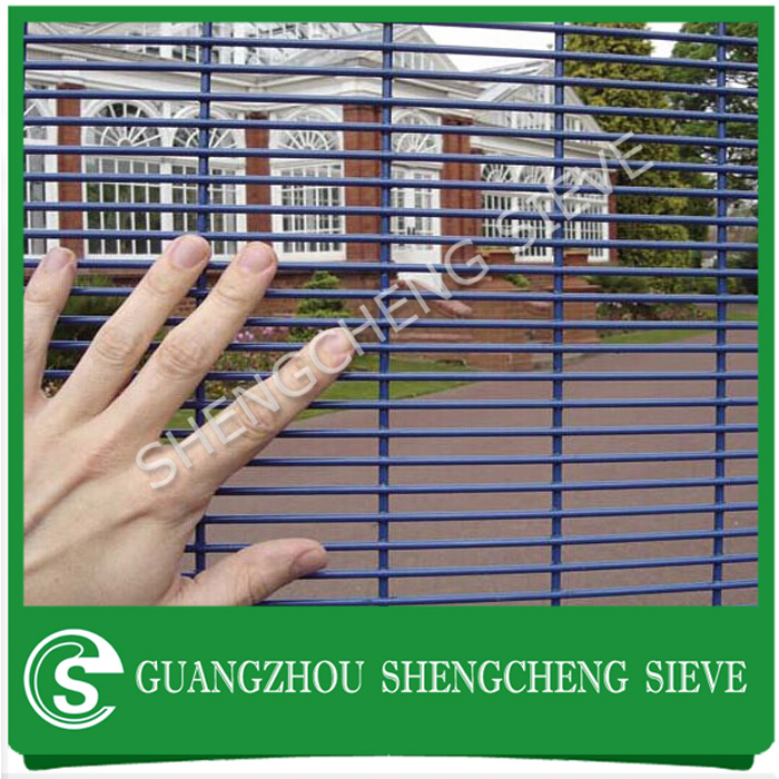 Heavy welded wire mesh fence galvanized 358 security mesh for prison