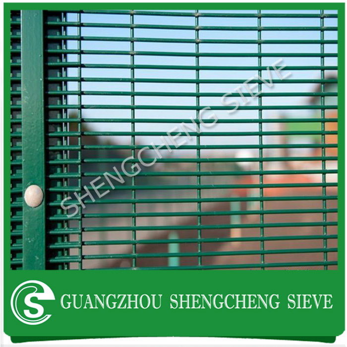 Heavy gauge welded wire mesh fencing high security anticut anti climb fence with razor barbed wire