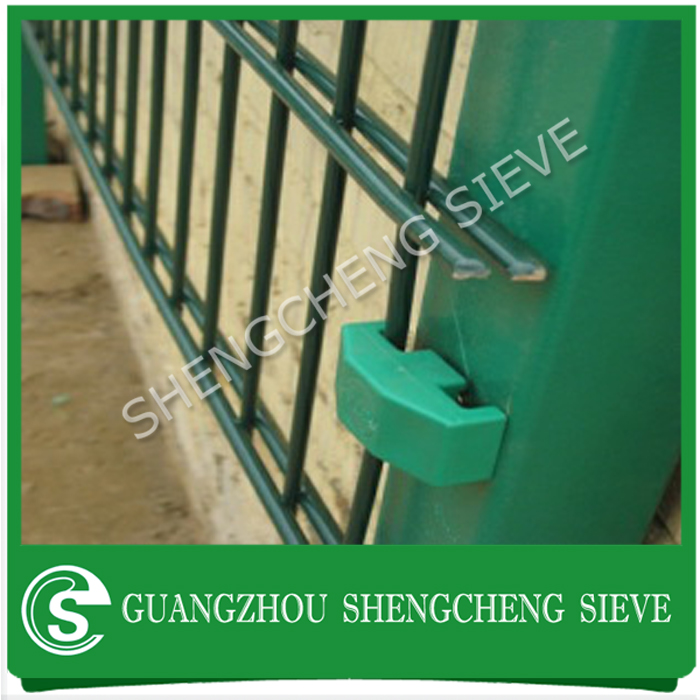 Black welded wire mesh sheet galvanized steel twin wire mesh fencing